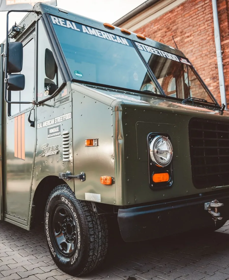 Silberner Truck Front