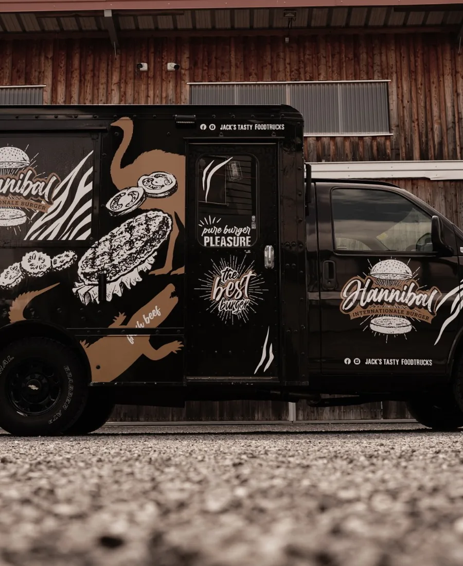 Beiger Truck seitlich